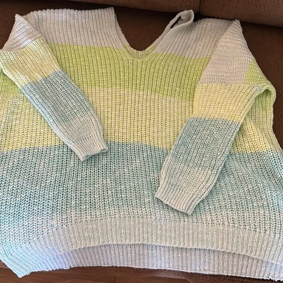 Sweater - Picture 1 of 2